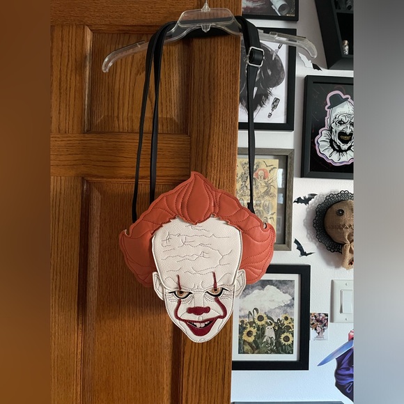 🎈SALE 🎈Pennywise crossbody purse by Vixen novelty bag - Picture 2 of 6